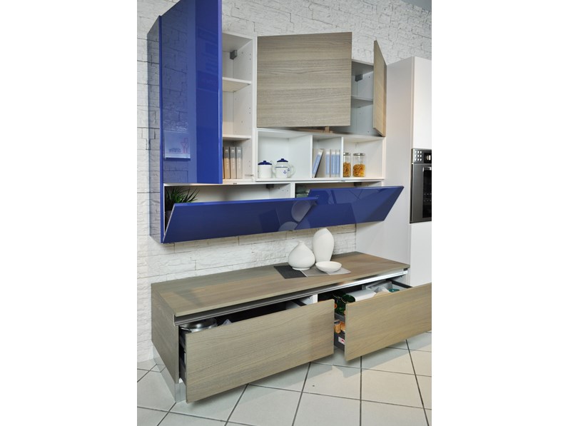 Cucina Lube Brava ad isola completa di elettrodomestici in offerta Cucina Lube Brava ad isola completa di elettrodomestici in offerta