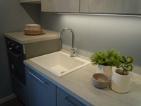 Cucina esposta Lube modello Immagina grigio Agata e cemento, prezzo offerta sconto 40%