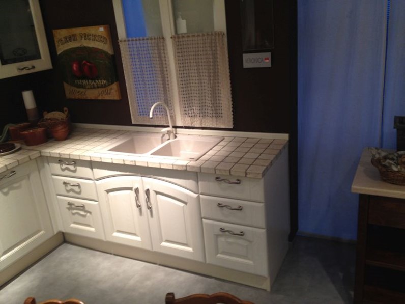 Cucina Lube Veronica scontata 50% Classica Legno Massello Cucina Lube Veronica scontata 50% Classica Legno Massello