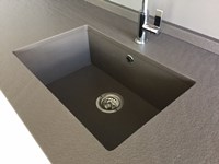 Cucina Maistri Arka6 in finitura Malta con zona cottura ad isola