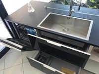 Cucina Maistri modello Crystalia isola ante aperte