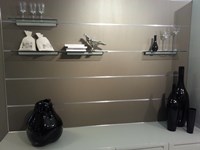 Cucina Essenza laccato grigio perla e legno visone con isola