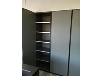 Cucina moderna ad isola Dibiesse Area 22 xl 30° gola curva in FENIX nero opaco a prezzo scontato