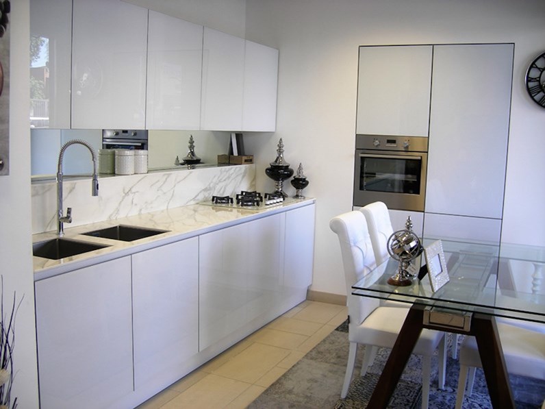 Cucina moderna bianca Essebi cucine lineare Vetro in offerta