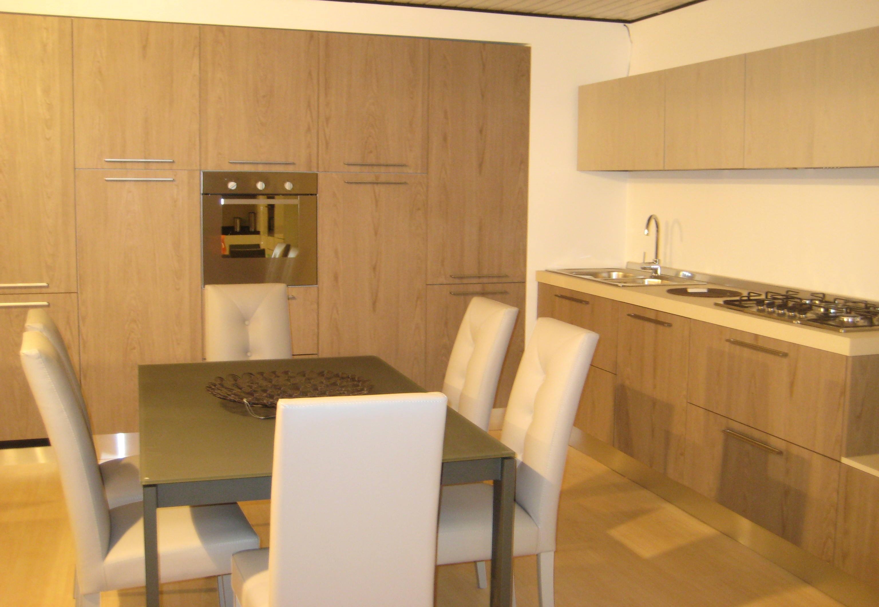 Cucina moderna composizione angolare. cucine a prezzi scontati