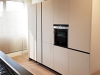 Cucina con colonne laccato opaco Artex di Varenna scontata del 43% Reggio Emilia