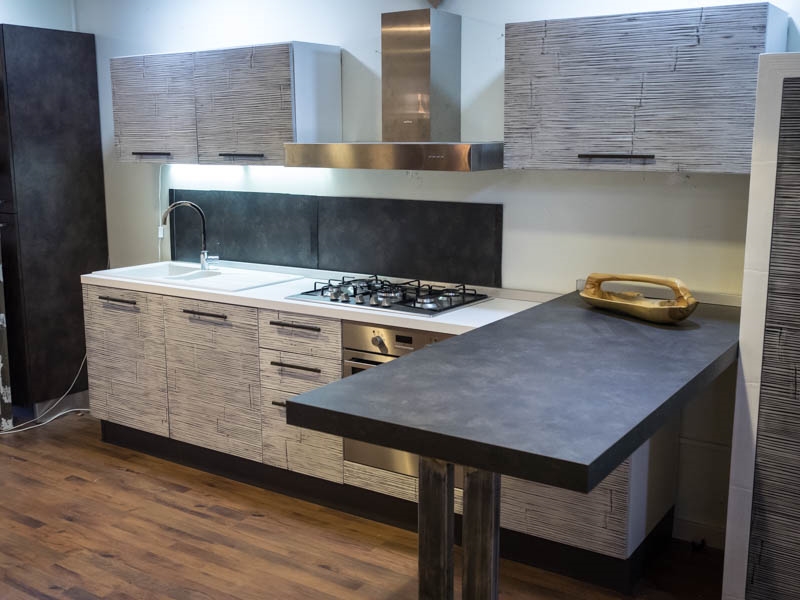 Cucina Top Grigio cucina moderna con penisola top grigio scuro in legnocon Cucina Top Grigio cucina moderna con penisola top grigio scuro in legnocon