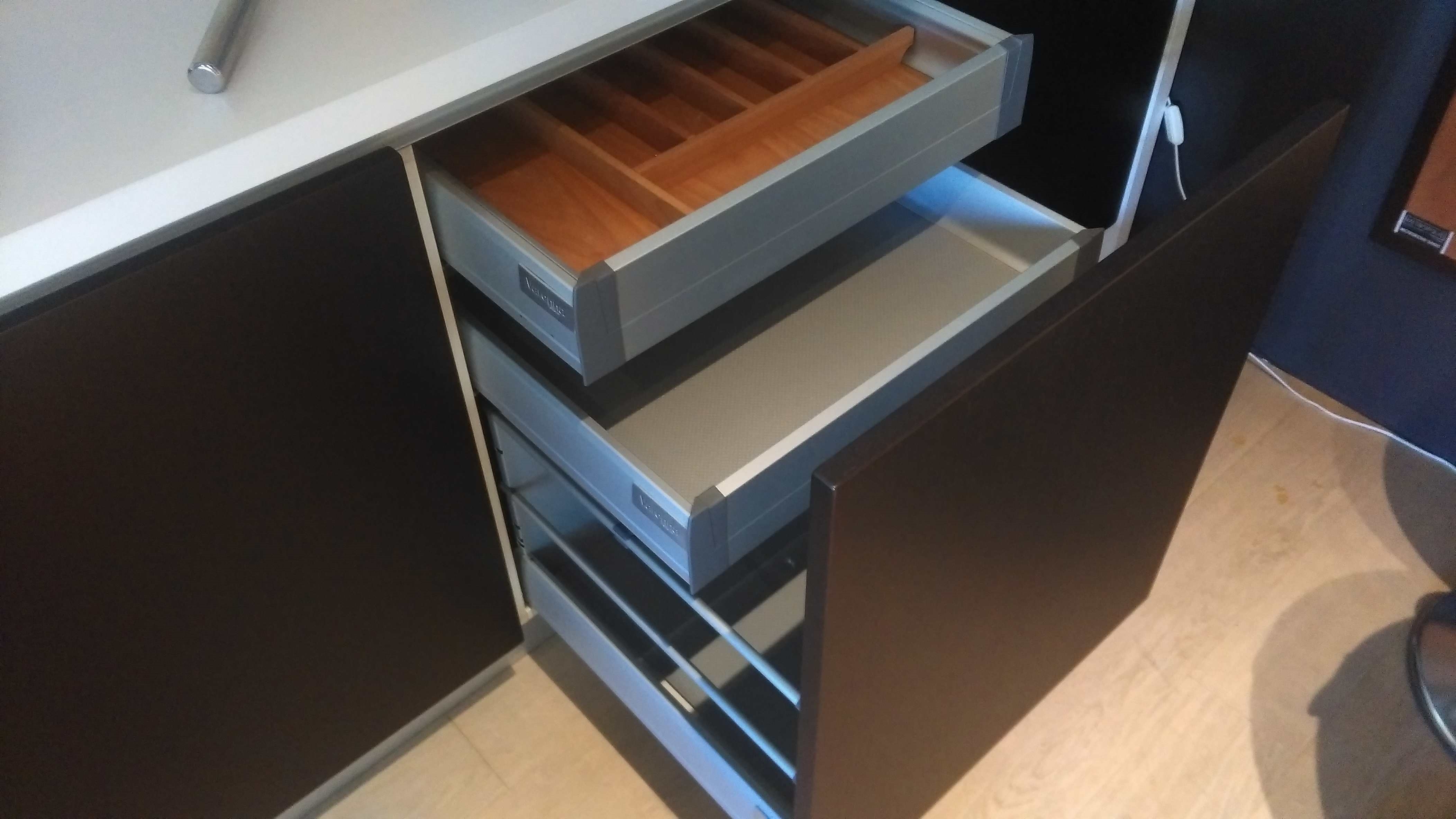 Cucina con penisola alea varenna scontata del 50% cucine a ... Tavolo lavoro usato bologna