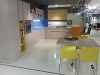 Cucina moderna Grafy in rovere materico e pensili colorati