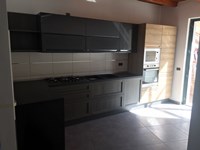 cucina moderna island con penisola in essenza rovere e grafite in offerta convenienza