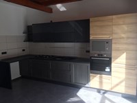 cucina moderna island con penisola in essenza rovere e grafite in offerta convenienza
