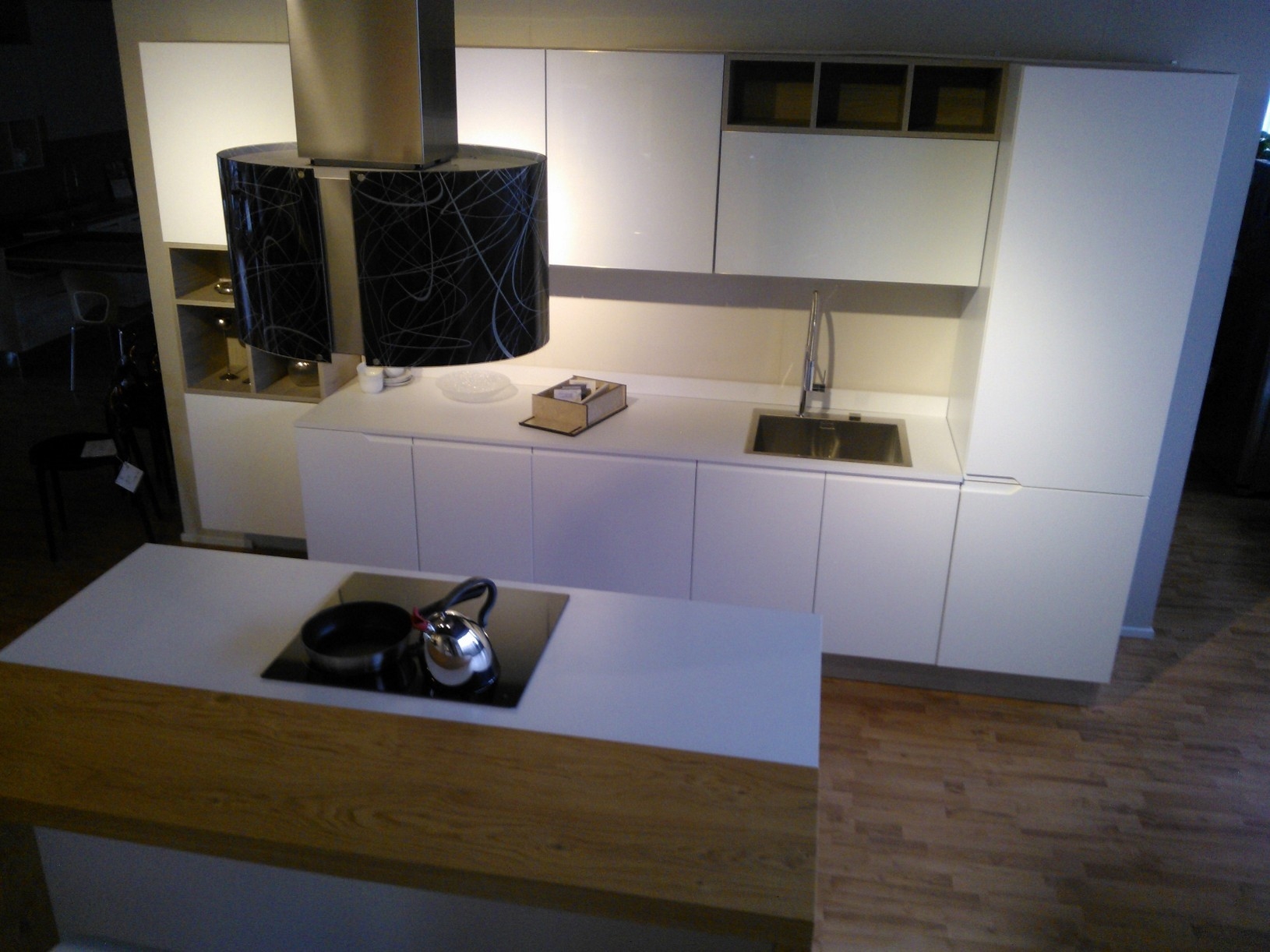 Cucina moderna laccato bianco metà prezzo cucine a prezzi scontati Camino a induzione moderno