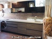 cucina moderna linea industrial in grigio e crash bambu noce in offerta