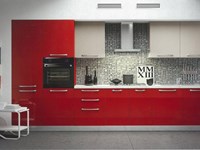 Cucina moderna abbinamento rosso con antine papiro