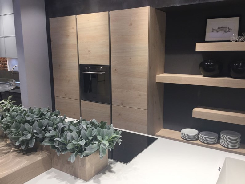 Cucina moderna nolte con isola bianca opaca e legno scontata del 59 Cucina bianca moderna con isola