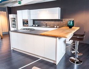 Offerte di cucine ad isola a prezzi outlet Cucina bianca top nero
