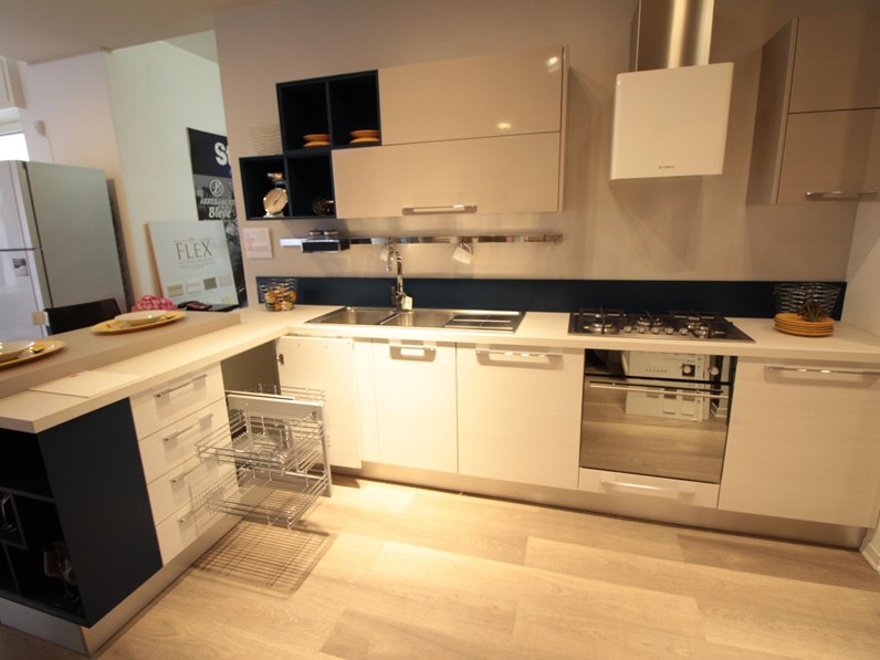 Cucina Noemi moderna bianca con penisola Lube cucine Cucina Noemi moderna bianca con penisola Lube cucine