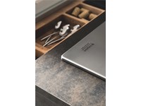 cucina con penisola living con tavolo integrato in offerta nuovimondi outlet offerta