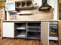 Cucina industriale con top rovere e fianchi rovere