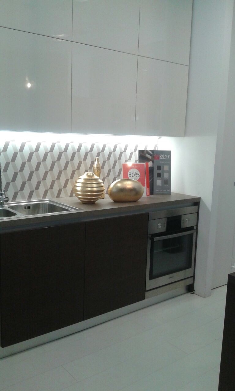 Cucina Scavolini Liberamente Laccato e rovere moro a prezzo ... Cucina Scavolini Liberamente Laccato e rovere moro a prezzo ...