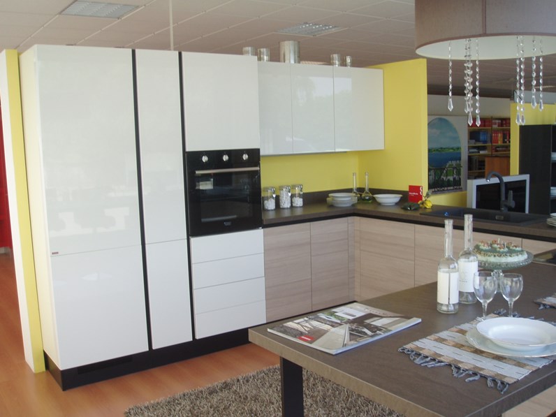 Cucina Scavolini Liberamente Moderna Laccato Lucido bianca Cucina Scavolini Liberamente Moderna Laccato Lucido bianca