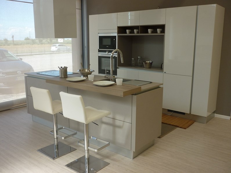 Cucina Scavolini Liberamente scontato del -30 % Cucina Scavolini Liberamente scontato del -30 %