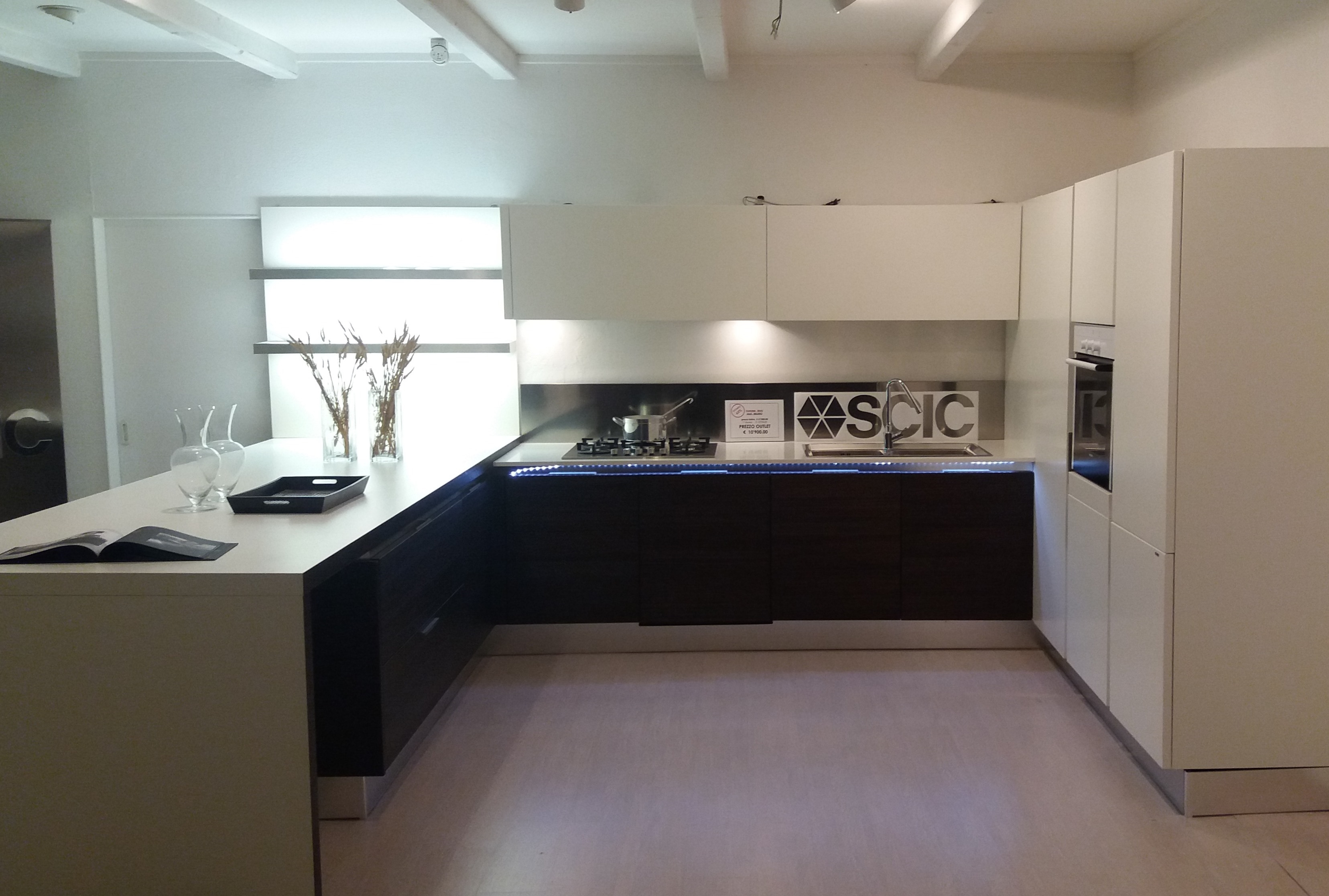 Cucina con penisola scic scontata del 65% cucine a prezzi scontati