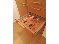 Particolare interno cestone con accessorio legno