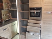 cucine con penisola completa di elettrodomestici