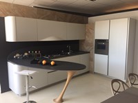 cucina con penisola con promo