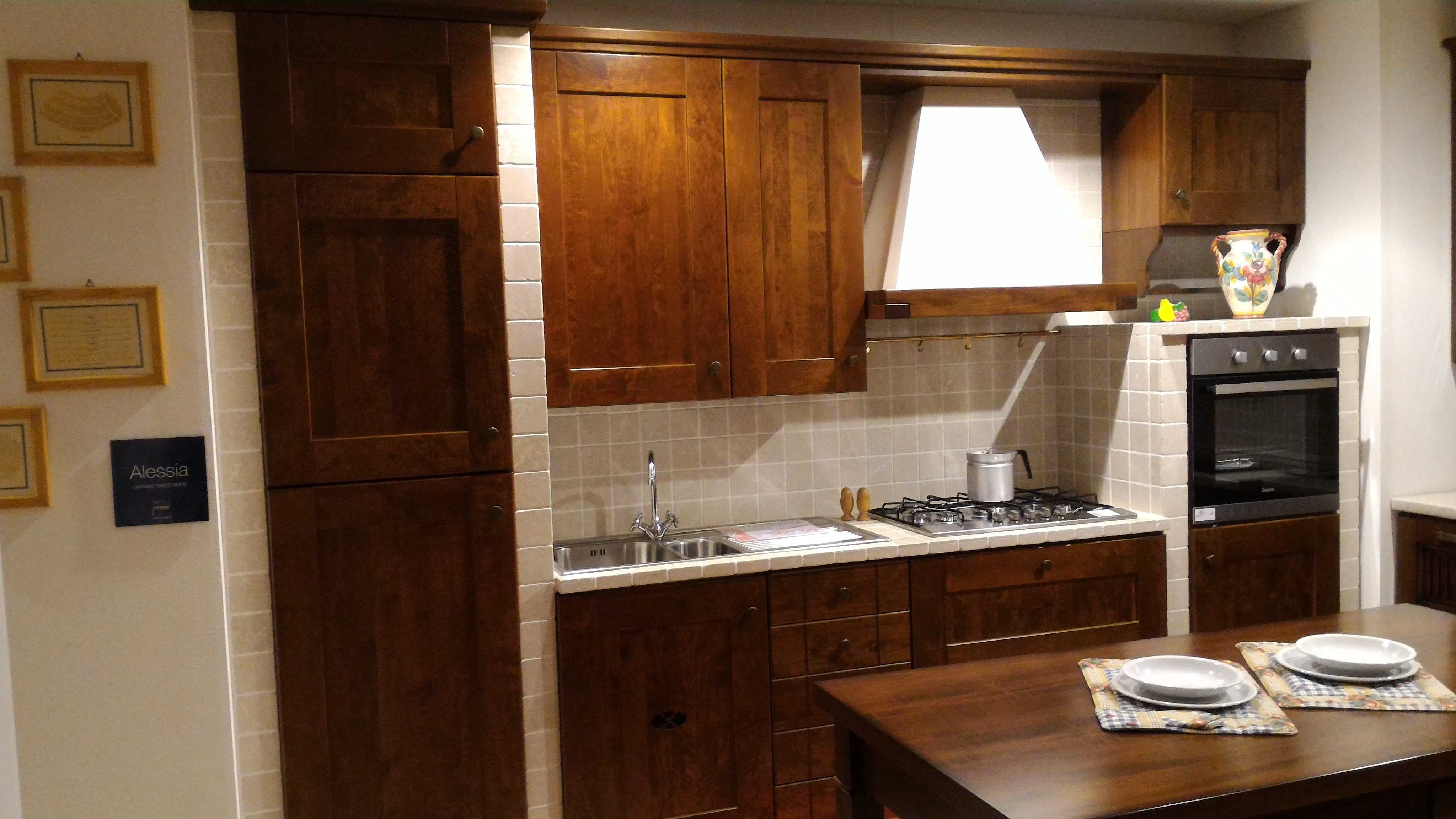 Piastrelle cucina con cappa a vista : piastrelle bagno di vietri ...