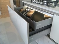 cassetto interno con portaposate Tavinea diagonale creato per Stosa Cucine