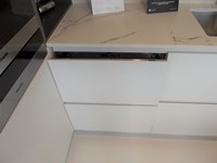 Anta lavastoviglie con estetica cassettoni per una continuità estetica
