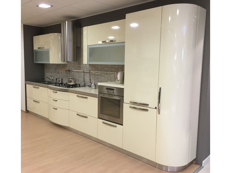 Cucina con ante bombate modello Patty, Stosa cucine scontata Cucina con ante bombate modello Patty, Stosa cucine scontata