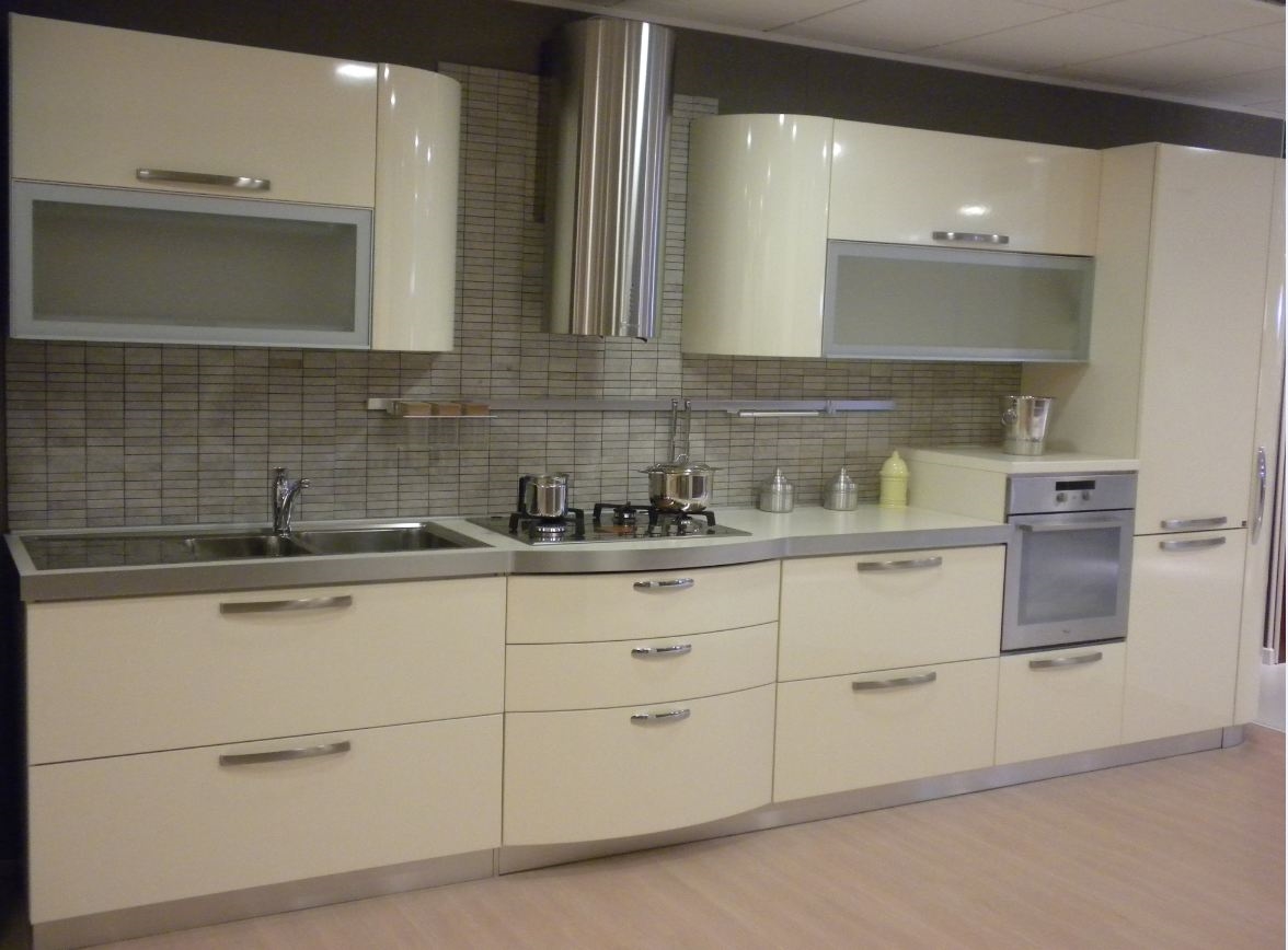 Cucina con ante bombate modello Patty, Stosa cucine scontata ...