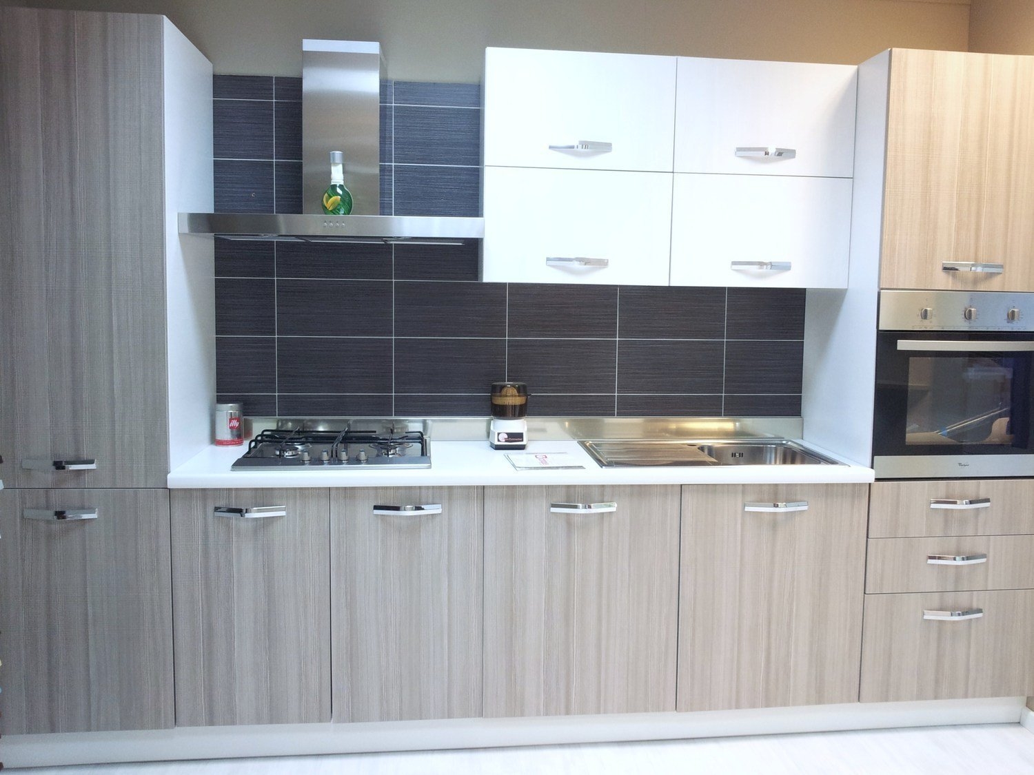 Cucine da 3 metri lineari – Famose ricette da tutto il mondo Cucine da 3 metri lineari – Famose ricette da tutto il mondo