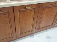 Cucina classica con ante in massello di castagno