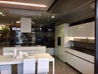 Elmar Cucine Cucina @ Home -@ home cube Design , Laccato Lucido Bianca poliestere , composizione Lineare e isola