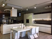 Elmar Cucine Cucina @ Home -@ home cube Design , Laccato Lucido Bianca poliestere , composizione Lineare e isola