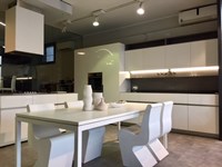Elmar Cucine Cucina @ Home -@ home cube Design , Laccato Lucido Bianca poliestere , composizione Lineare e isola