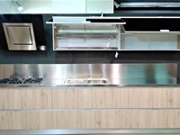 cappa design, pensili in vetro vasistas, piano di inox