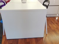 NOBILIA 648 Flash - Parete 1 Penisola in laminato bianco con profilo in acciaio di protezione alla base del fianco a terra