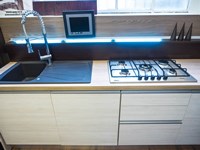 CUCINA MODERNA ANGOLARE CON GOLA CONVENIENZA