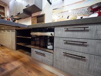 Nuovi Mondi Cucine Cucina Cucina moderna legno e bambu grey modello con penisola design in offerta