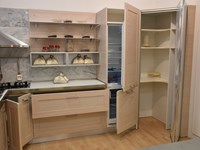 Offerta cucina Donna in larice naturale particolare apertura frontali