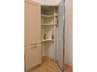Offerta cucina Donna in larice naturale particolare cabina ad angolo