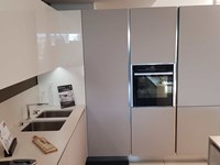Outlet Cucina Arredo3 in vetro e laccato lucido modello Glass e Time con piano in Dekton