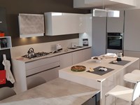 cucina in vetro anti impronta e laccato lucido bianco