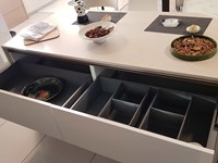 Outlet Cucina Arredo3 in vetro e laccato lucido modello Glass e Time con piano in Dekton