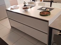 Outlet Cucina Arredo3 in vetro e laccato lucido modello Glass e Time con piano in Dekton
